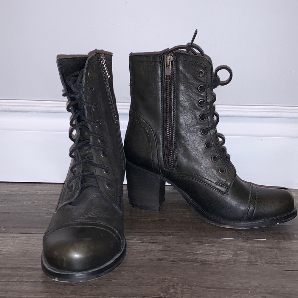 NEW Steve Madden leather chunk heel lace up boots